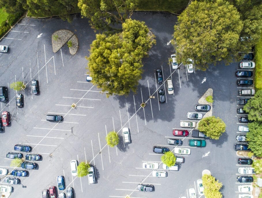 Foto von Parkplatz aus Vogelperspektive